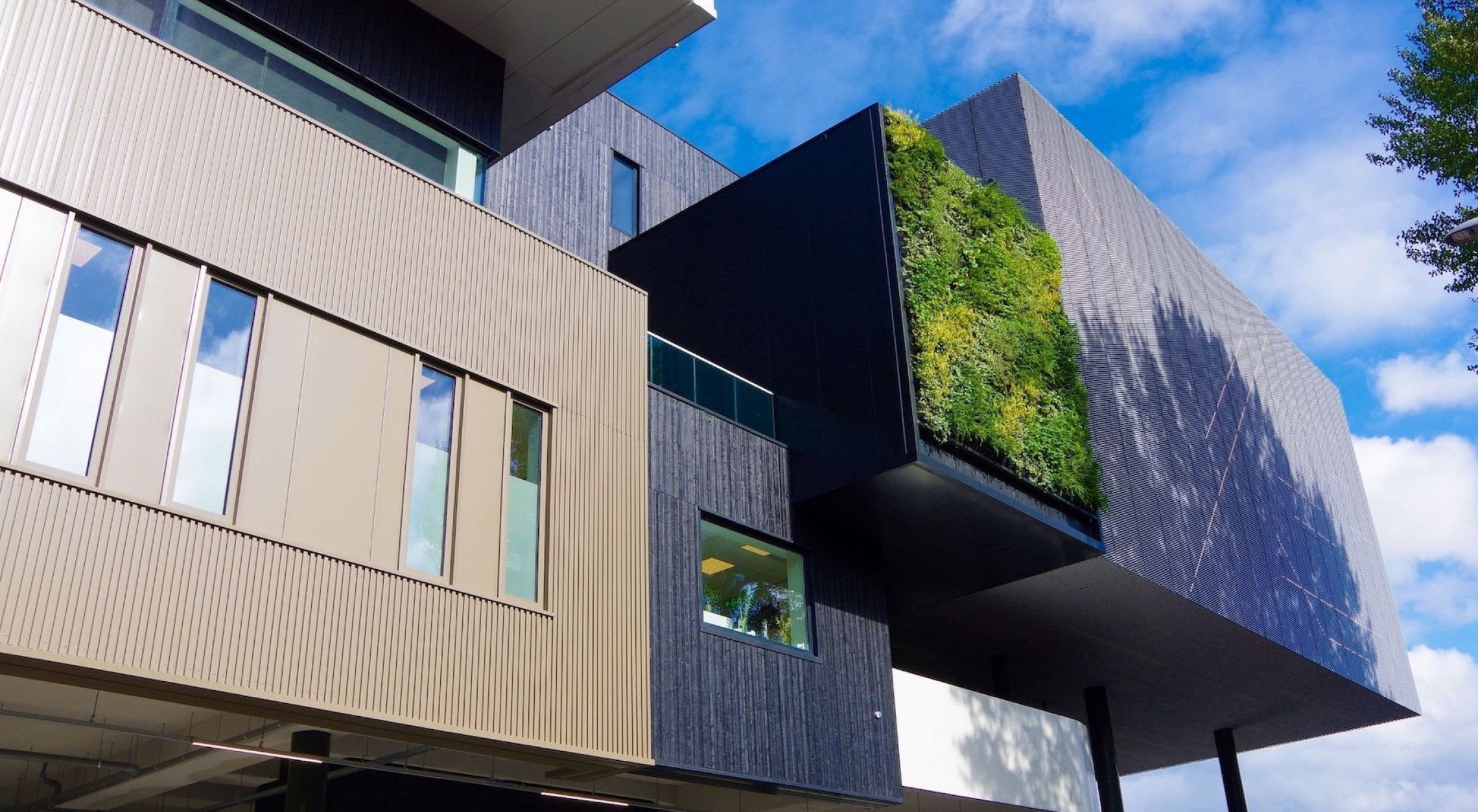 VäriWood board r3 RAL 9005